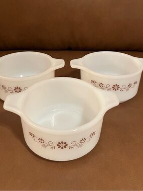Vtg Dynaware Brown Daisy Milk Glass 1 3/4 Cup Baking Dish/Bowl - Set of 3